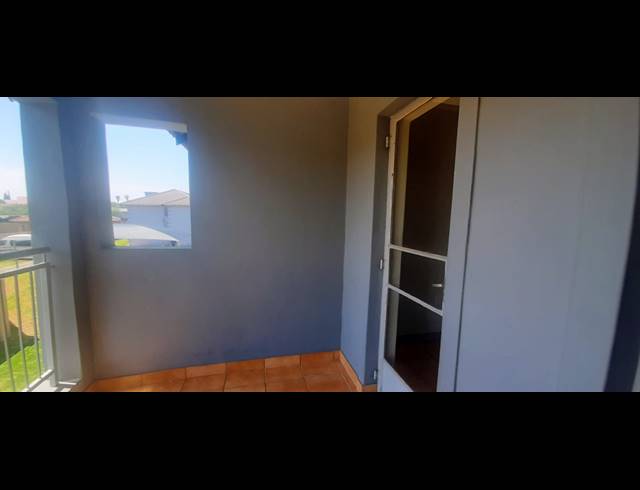 2 BEDROOM TOWNHOUSE FOR SALE IN CRYSTAL PARK